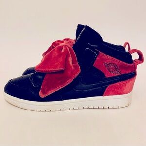 NIKE AIR JORDAN 1